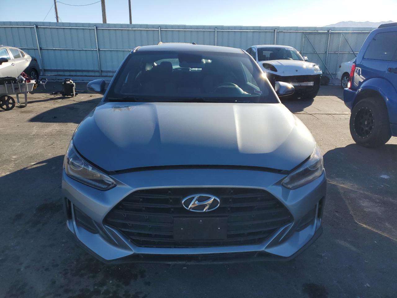 2019 Hyundai Veloster - Image 5