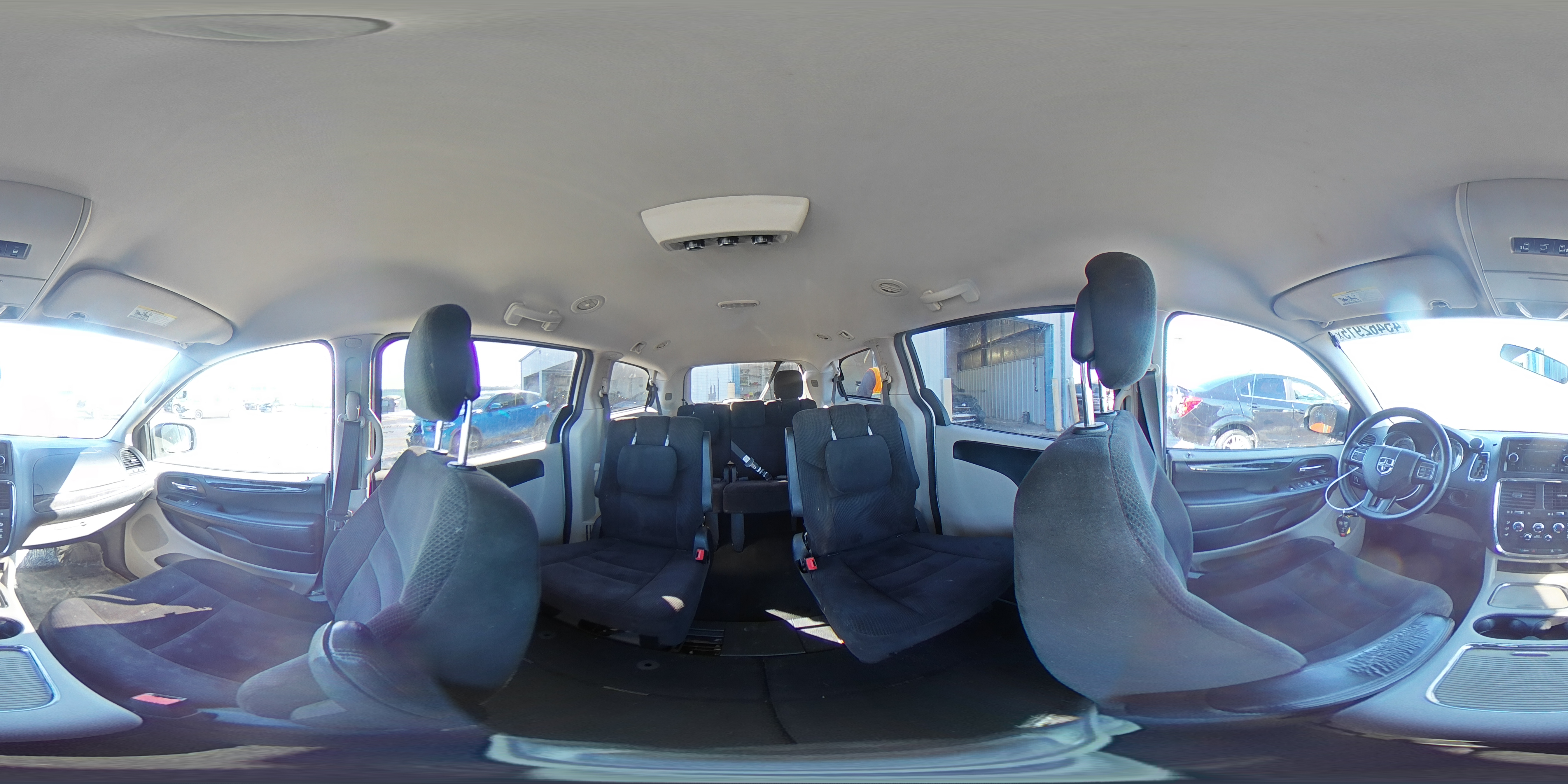 2015 Dodge Caravan - Image 15