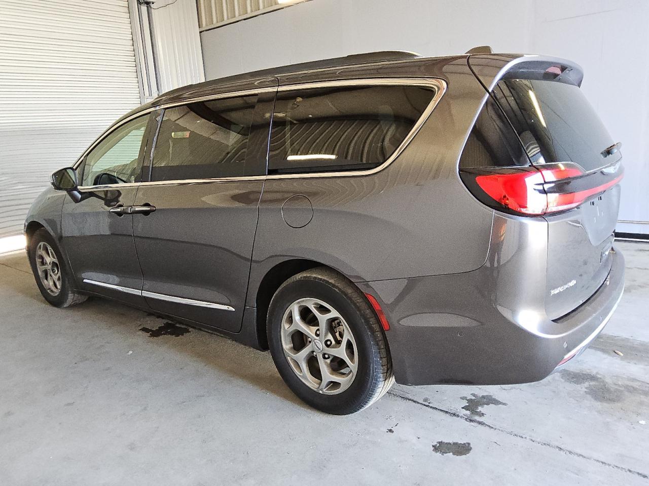2022 Chrysler Pacifica - Image 2