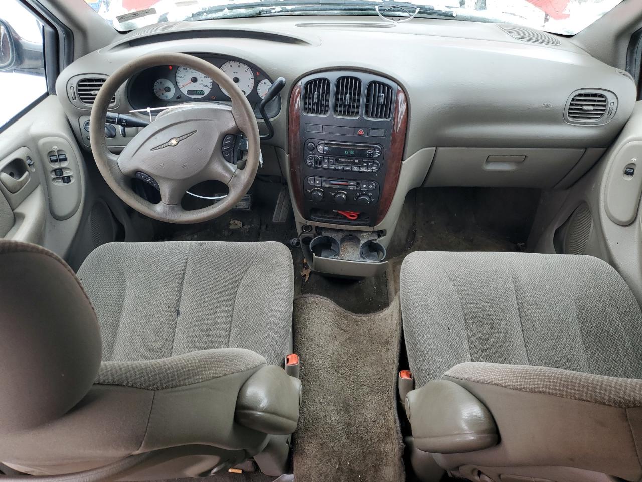 2004 Chrysler Town & Country - Image 8