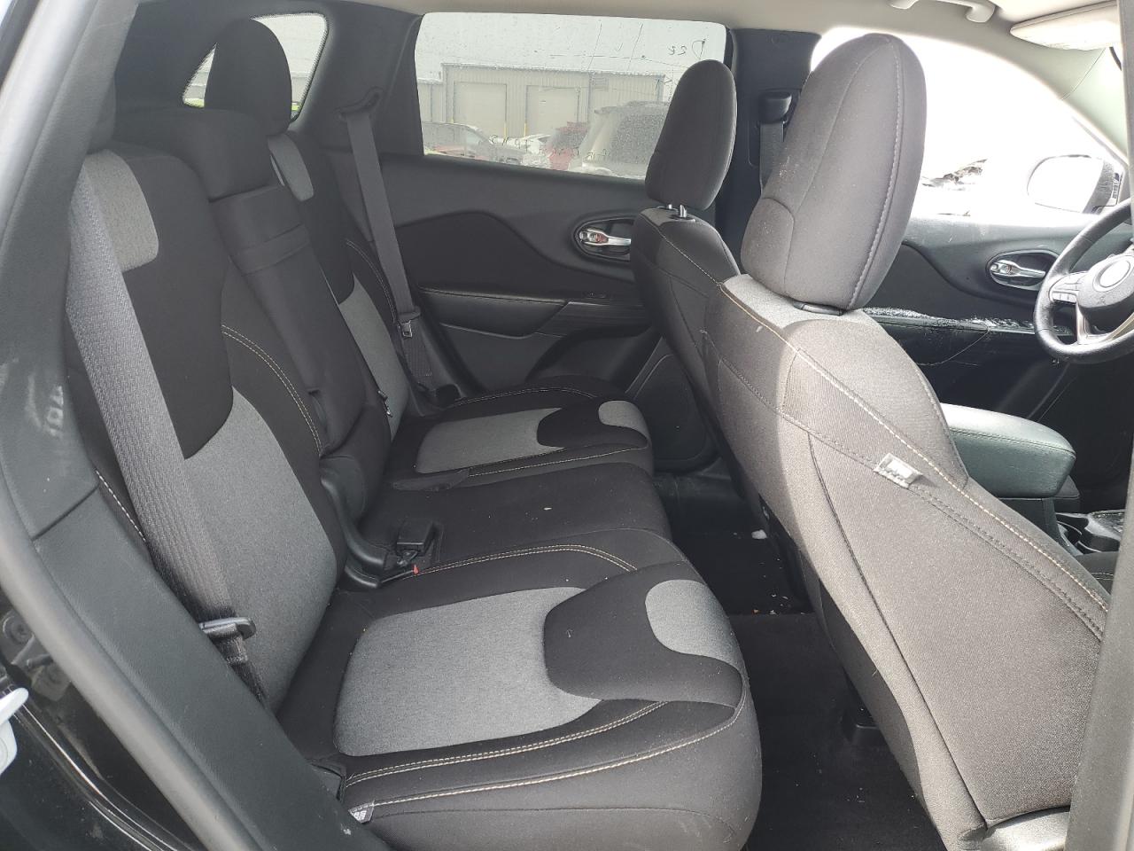 2016 Jeep Grand Cherokee - Image 11