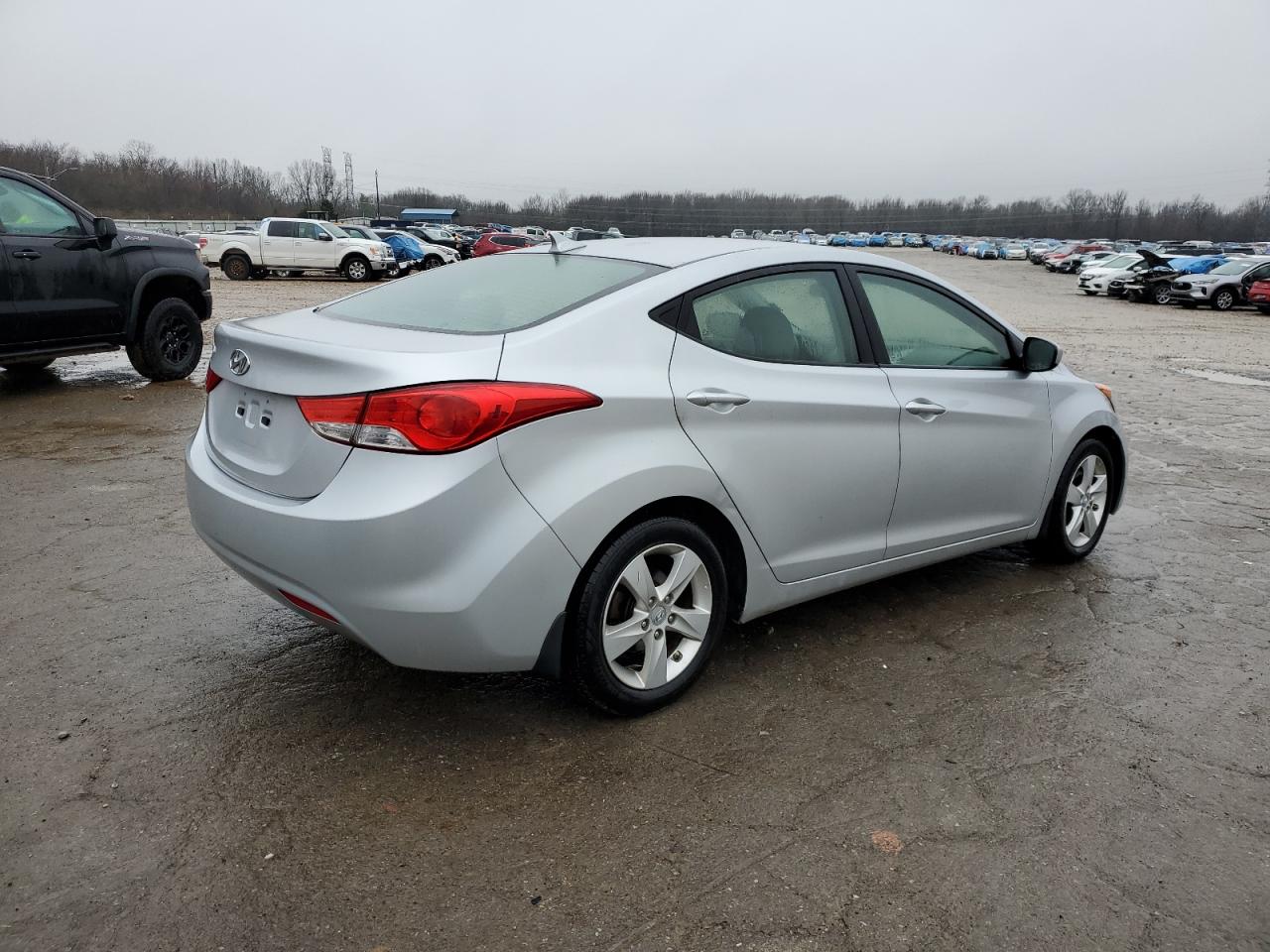 2013 Hyundai Elantra - Image 3