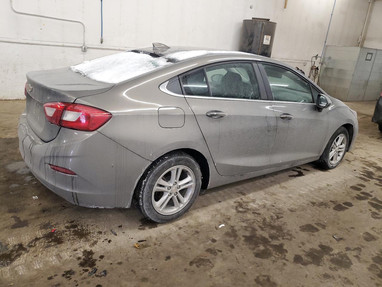 2018 Chevrolet Cruze - Image 3