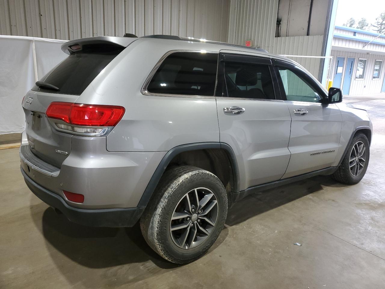 2017 Jeep Grand Cherokee - Image 3
