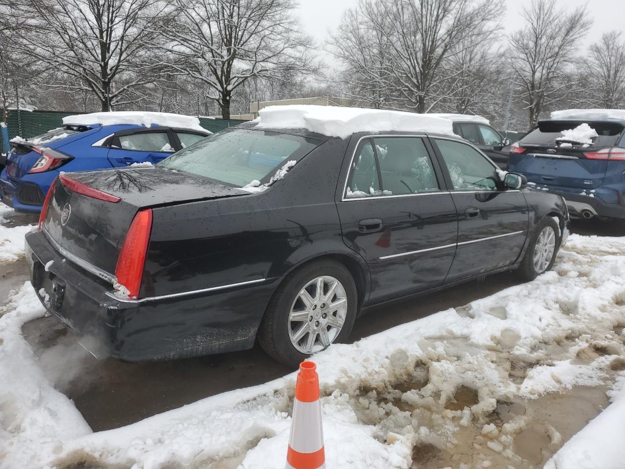 2011 Cadillac DTS - Image 3