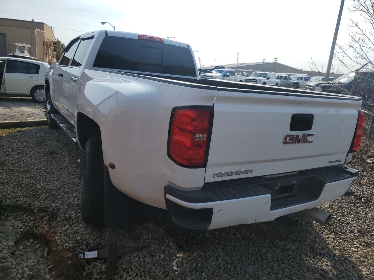 2017 GMC Sierra - Image 2