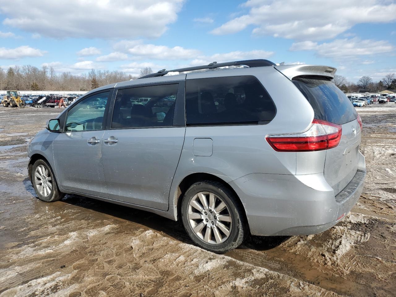 2015 Toyota Sienna - Image 2