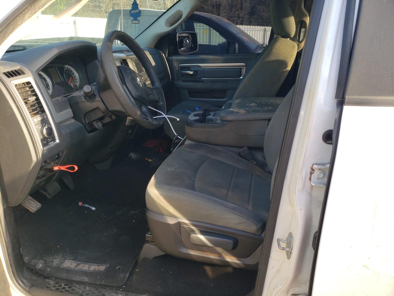 2016 RAM 1500 - Image 7