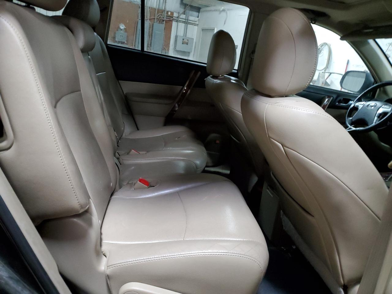 2012 Toyota Highlander - Image 11