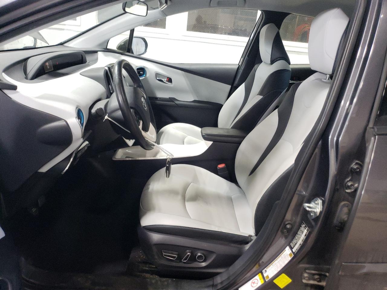 2017 Toyota Prius - Image 7