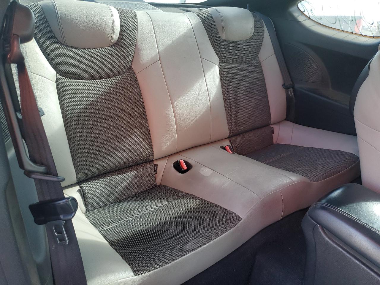 2013 Hyundai Genesis - Image 10