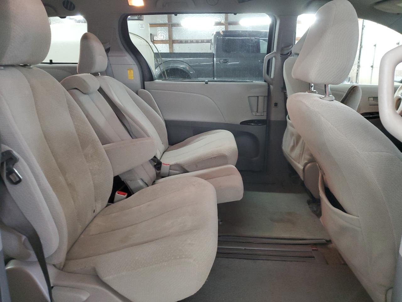 2014 Toyota Sienna - Image 11