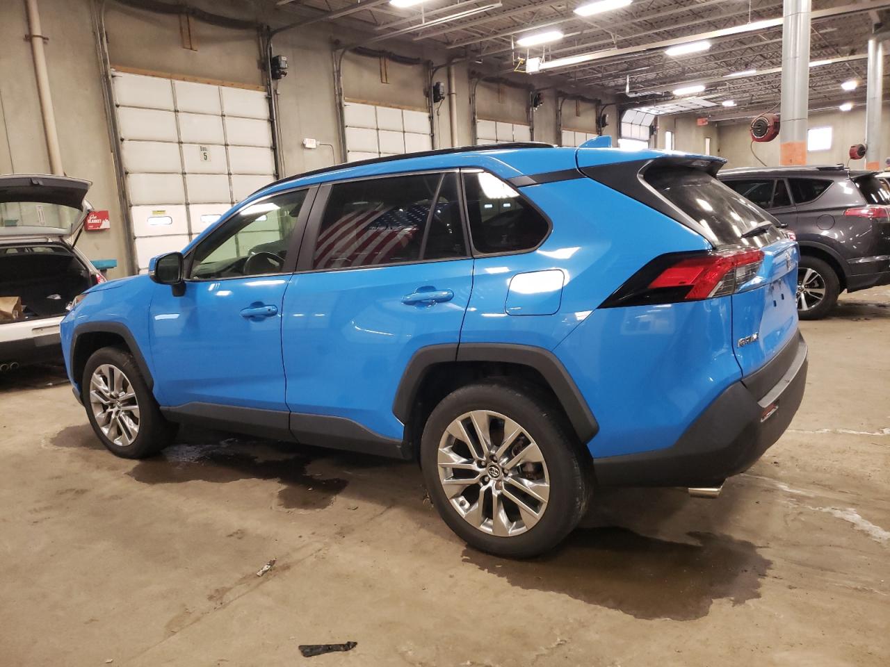 2019 Toyota RAV 4 - Image 2