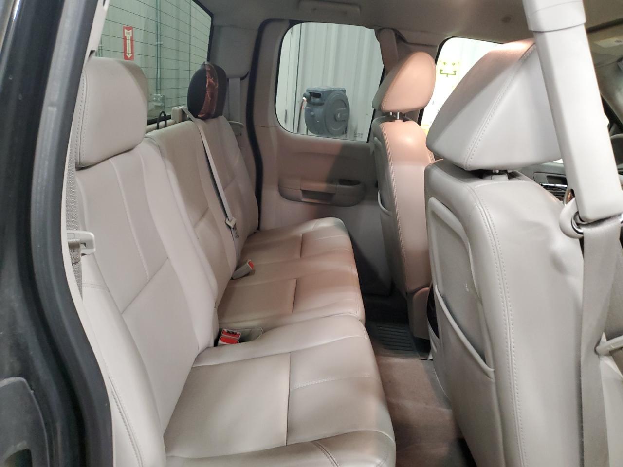 2007 Chevrolet Silverado - Image 10