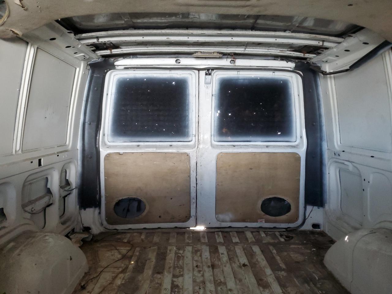 2004 Chevrolet Astro - Image 10