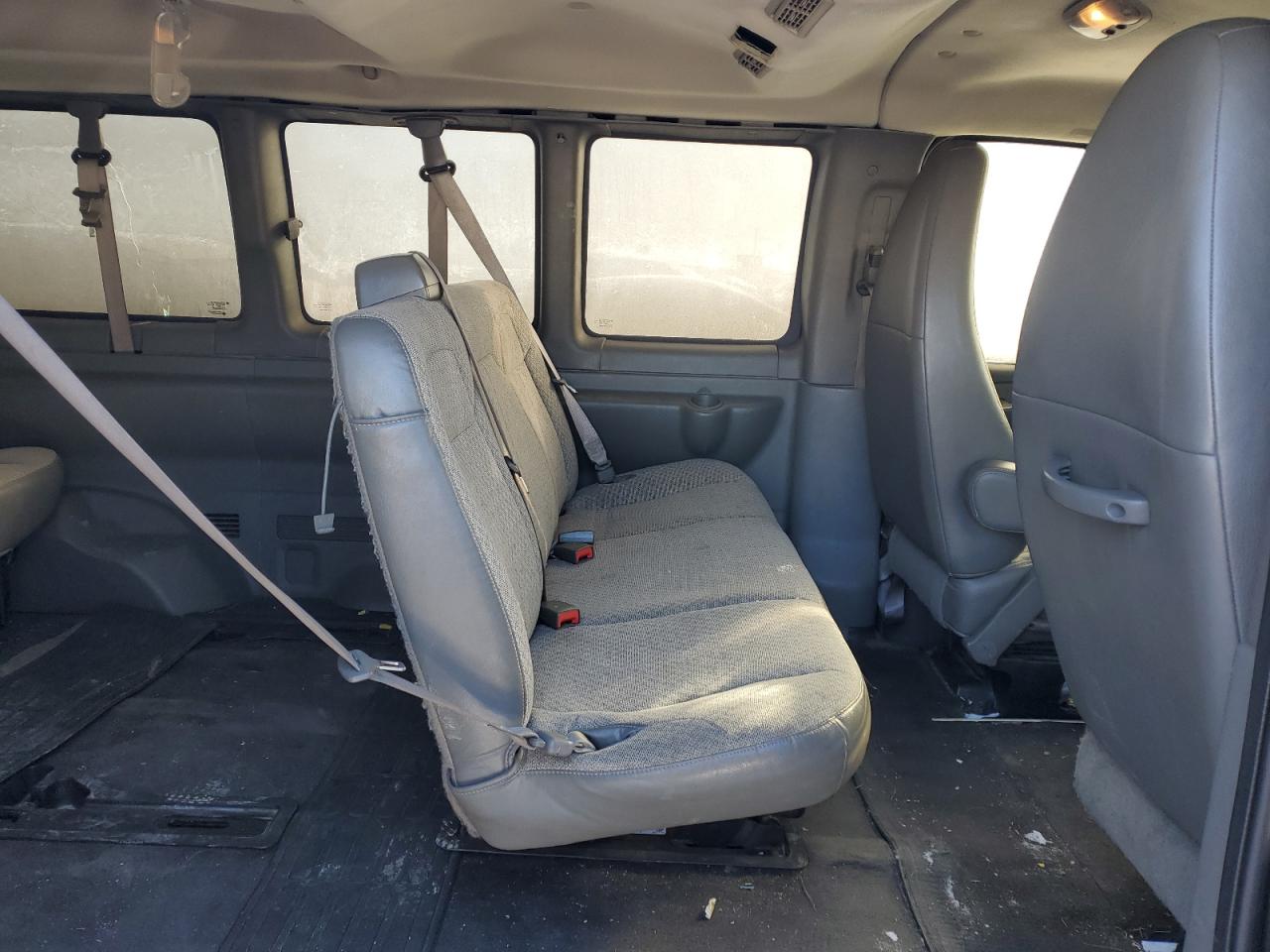 2011 Chevrolet Express - Image 11