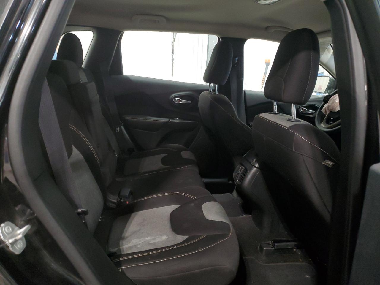 2015 Jeep Grand Cherokee - Image 11