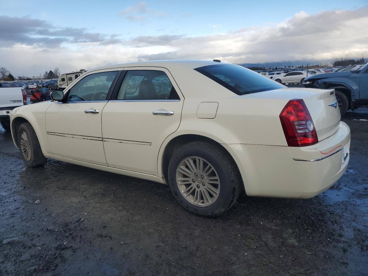 2010 Chrysler 300 - Image 2