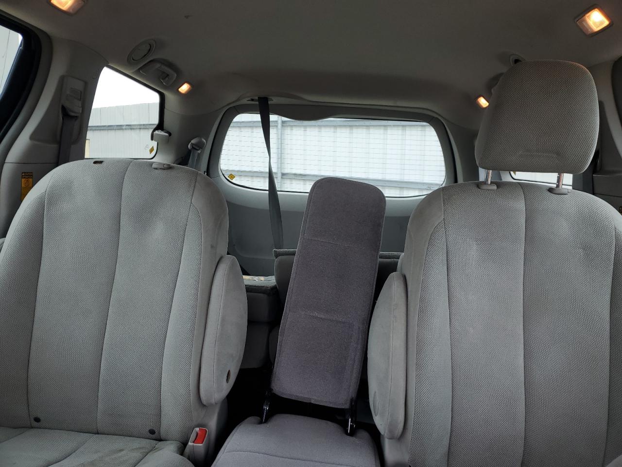 2014 Toyota Sienna - Image 10