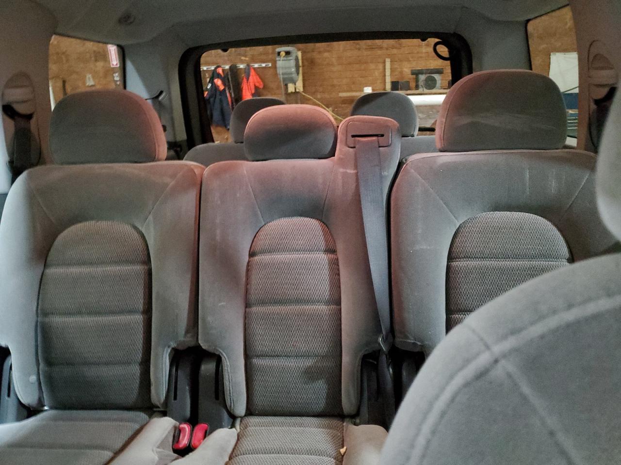 2004 Ford Explorer - Image 10