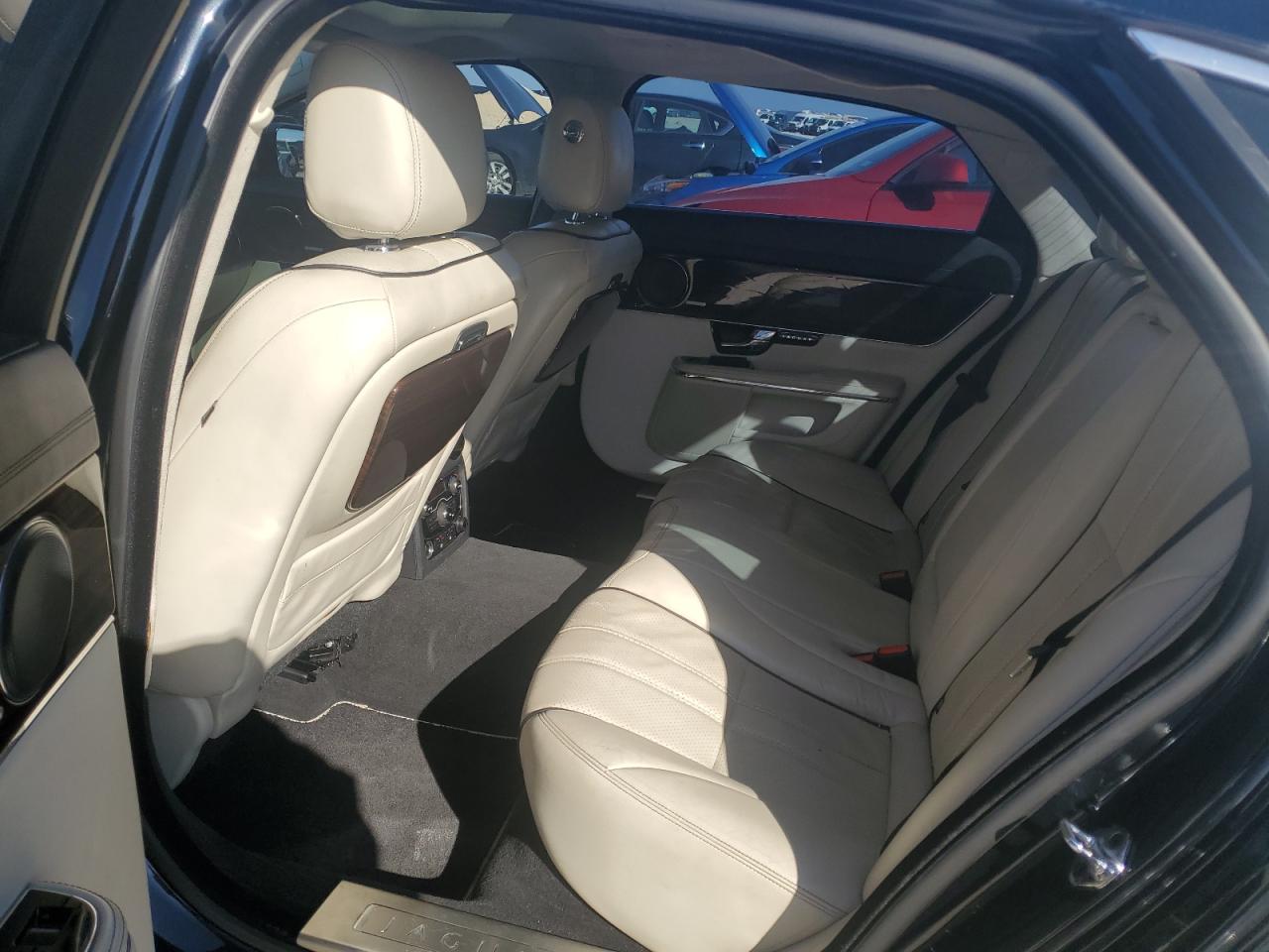 2012 Jaguar XJ - Image 10