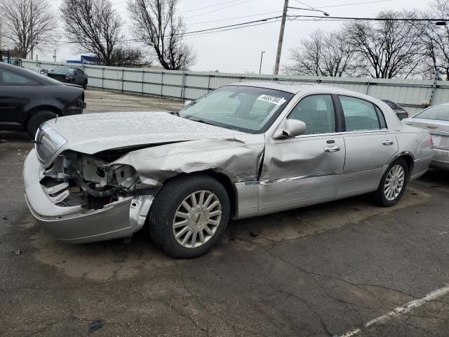 2003 Lincoln Town Car Signature