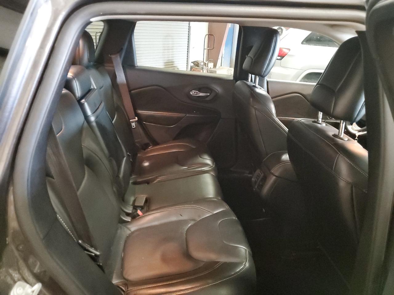2015 Jeep Grand Cherokee - Image 11