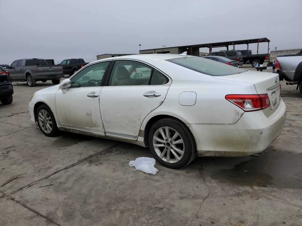 2011 Lexus ES - Image 2