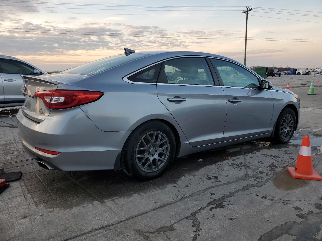 2017 Hyundai Sonata - Image 3