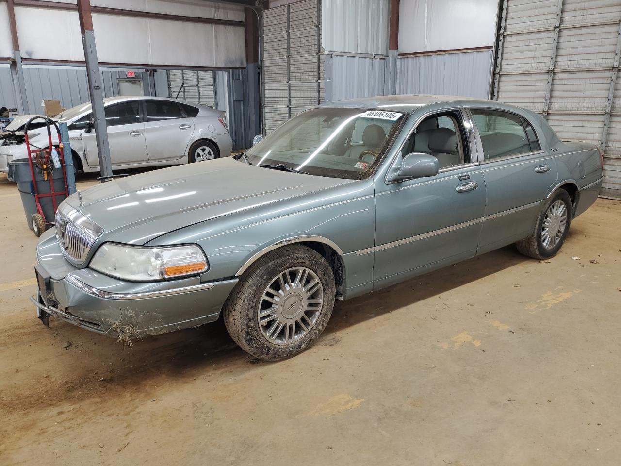 2006 Lincoln Town Car - Image 1