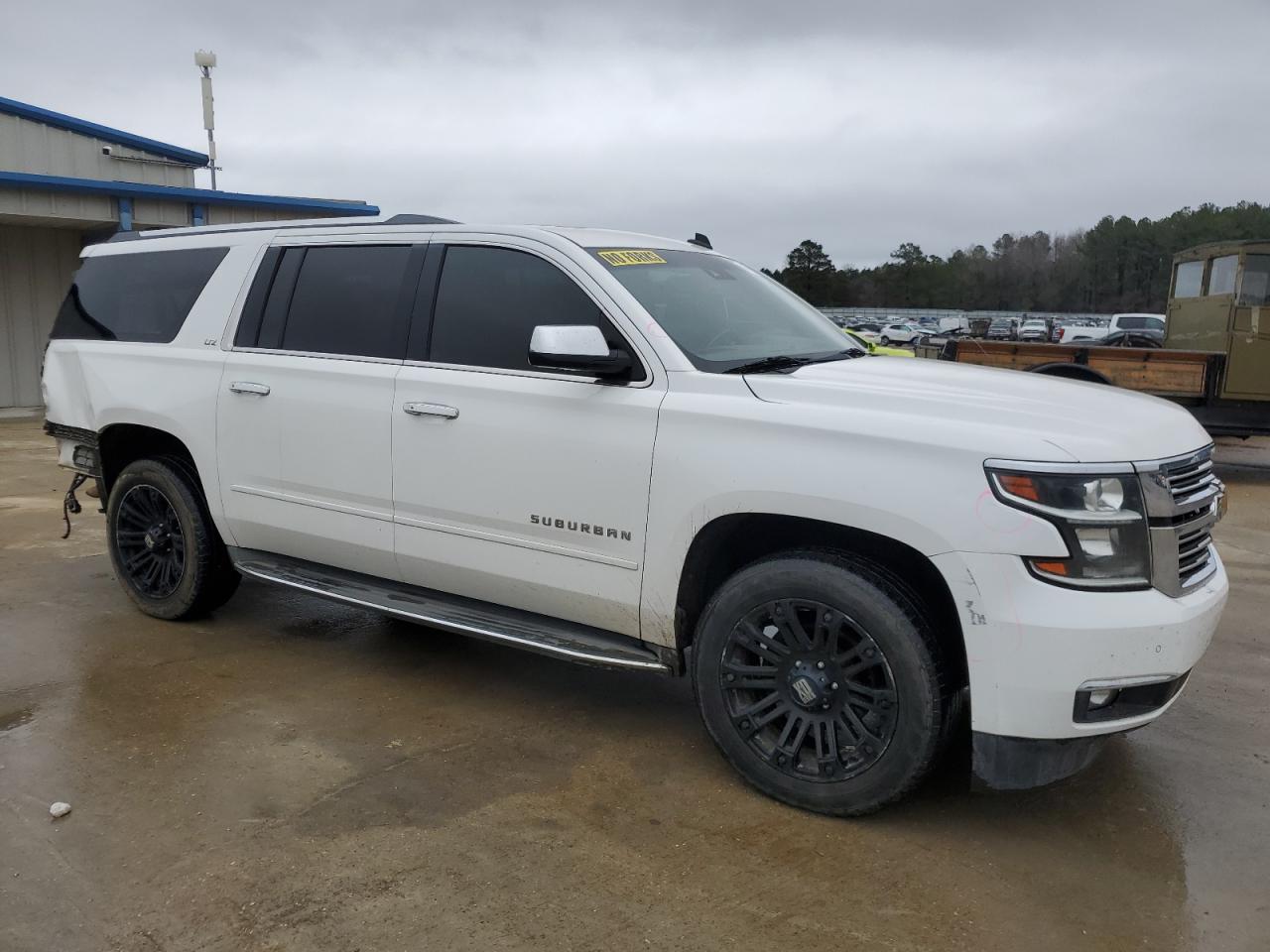 2015 Chevrolet Suburban - Image 4