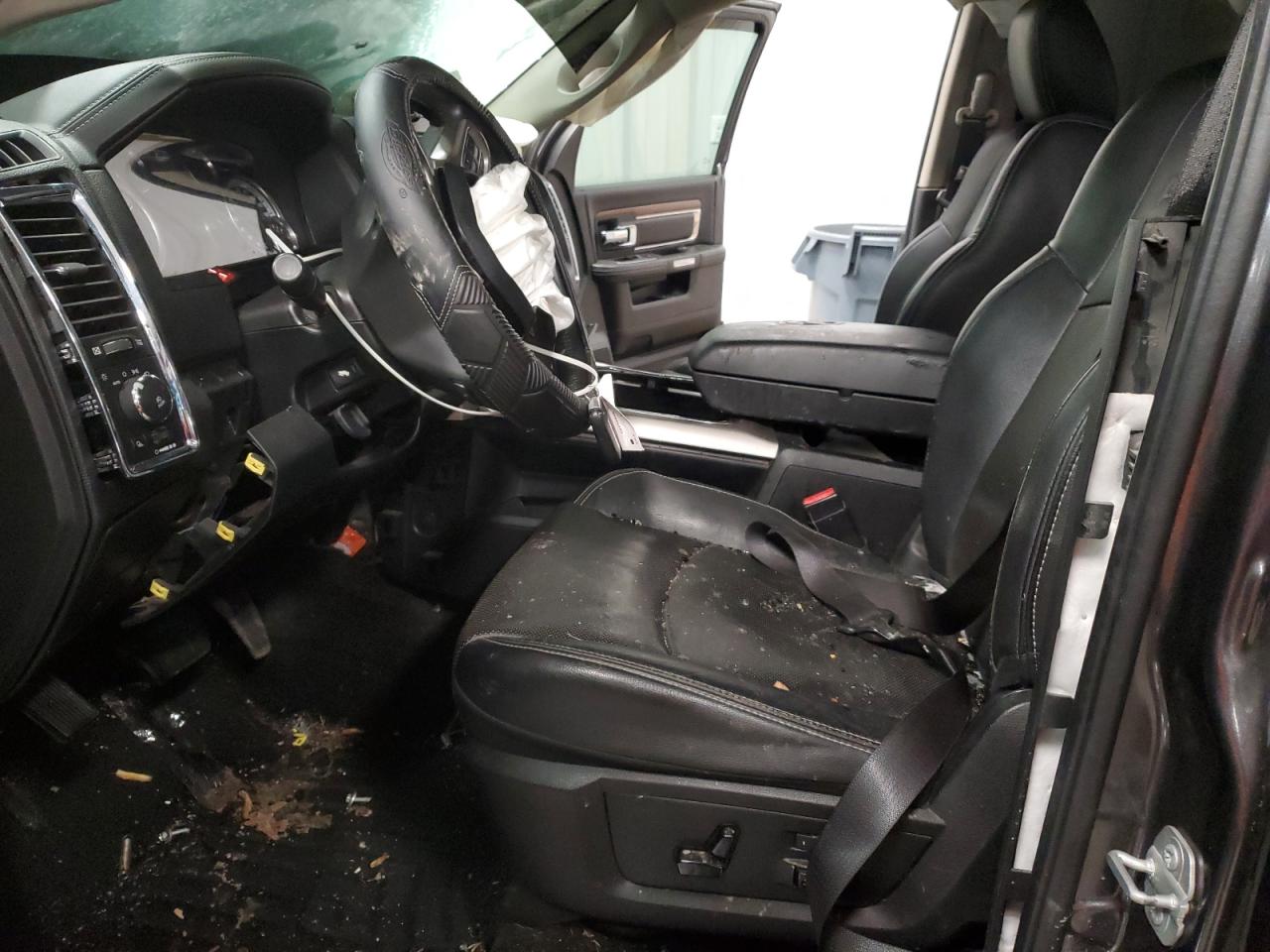2016 RAM 1500 - Image 7