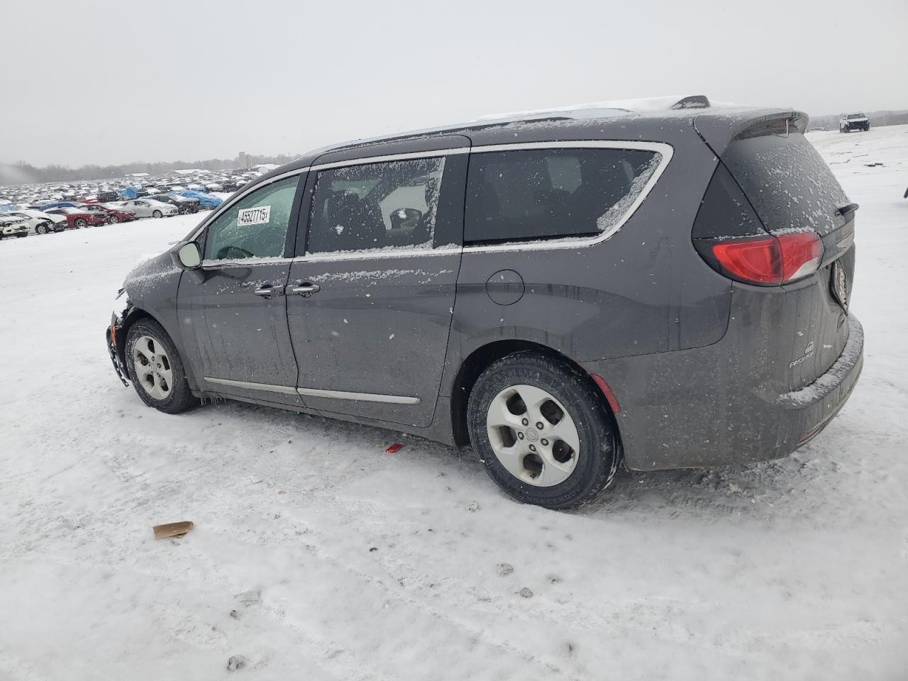 2017 Chrysler Pacifica - Image 2