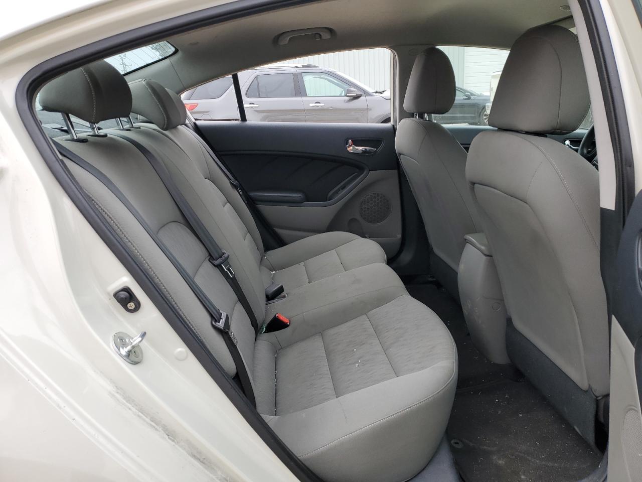 2015 Kia Forte - Image 10