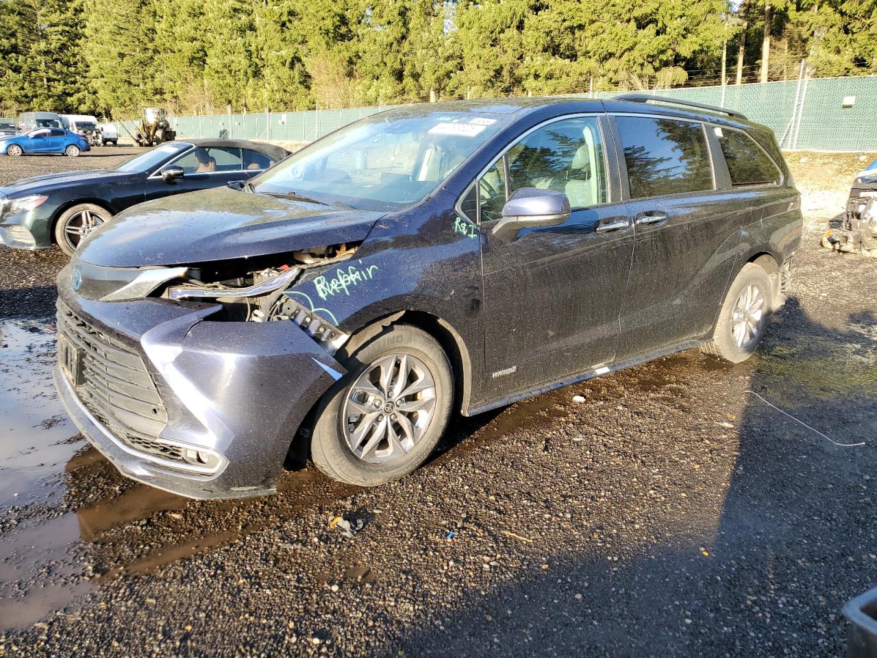 2021 Toyota Sienna Xle