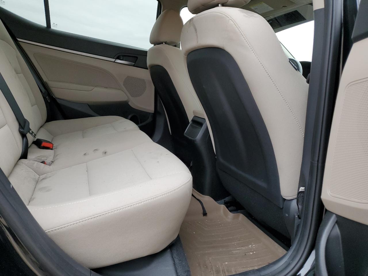 2018 Hyundai Elantra - Image 10