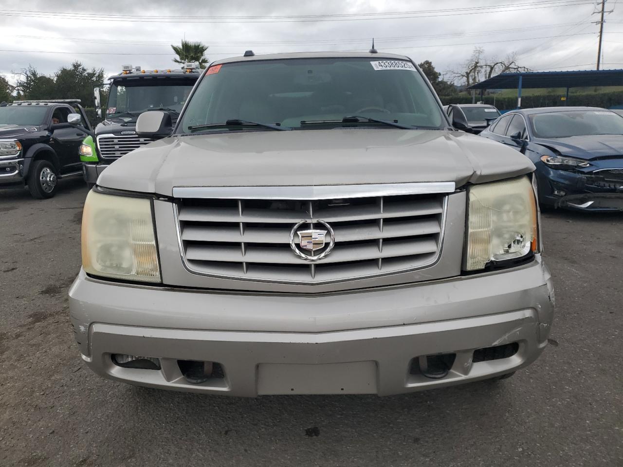 2004 Cadillac Escalade - Image 5