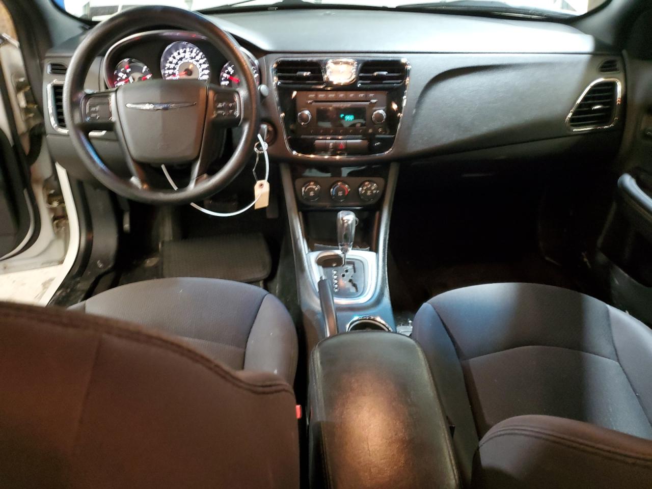 2014 Chrysler 200 - Image 8
