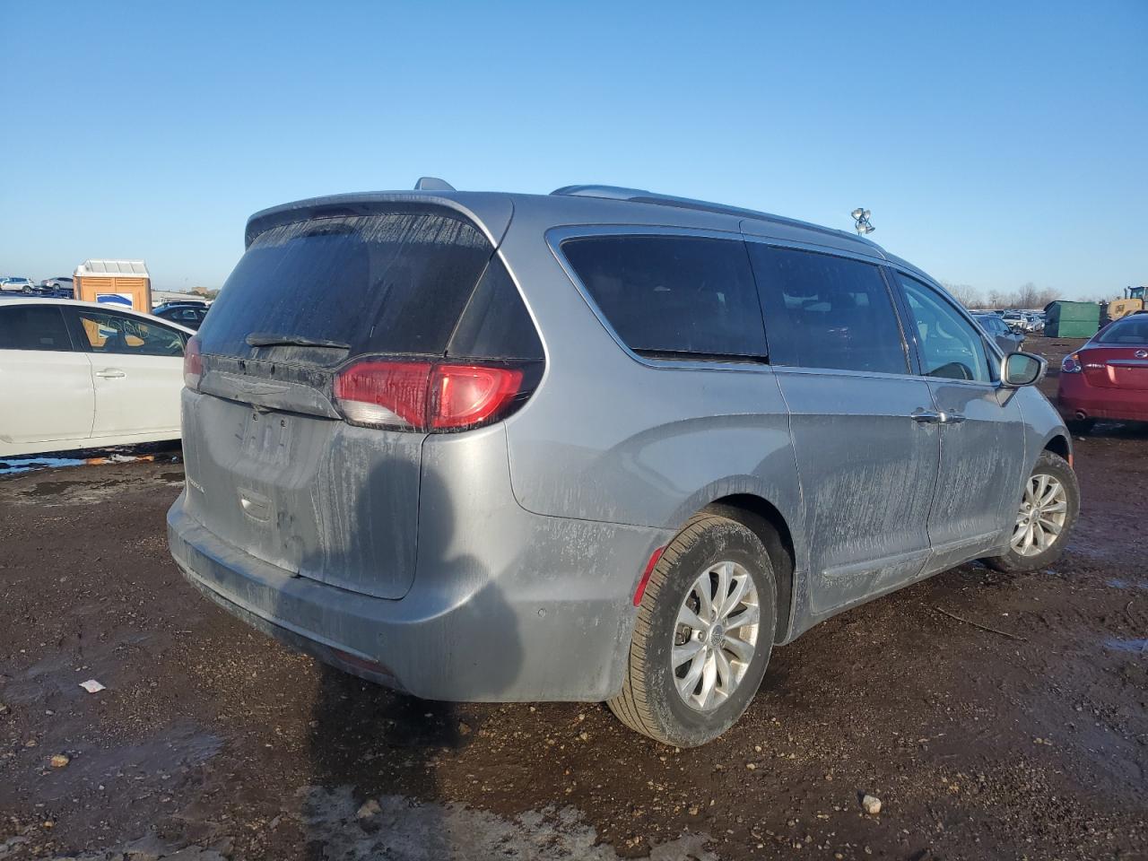 2018 Chrysler Pacifica - Image 3