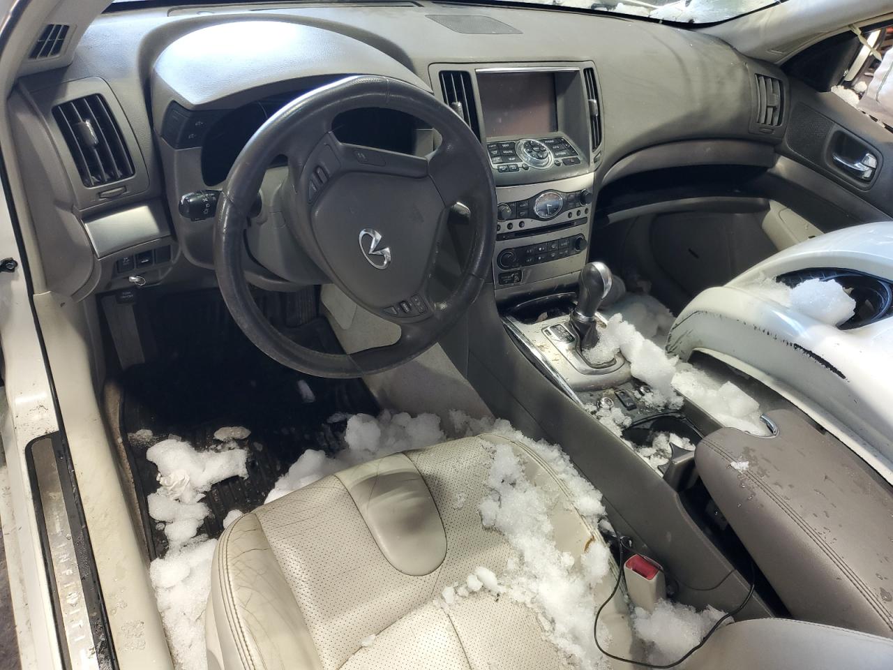 2015 Infiniti Q40 - Image 8