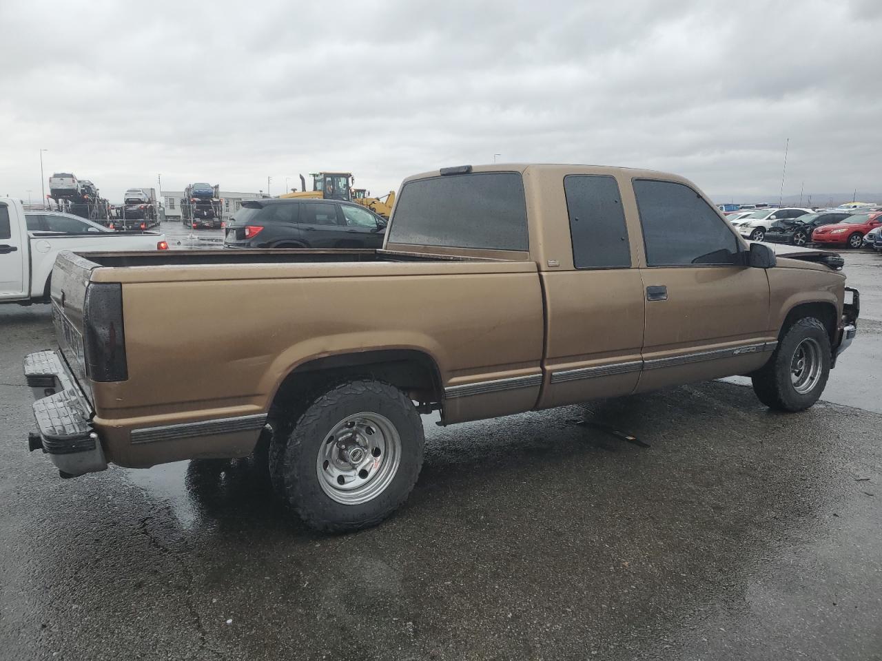1994 Chevrolet GMT-400 - Image 3