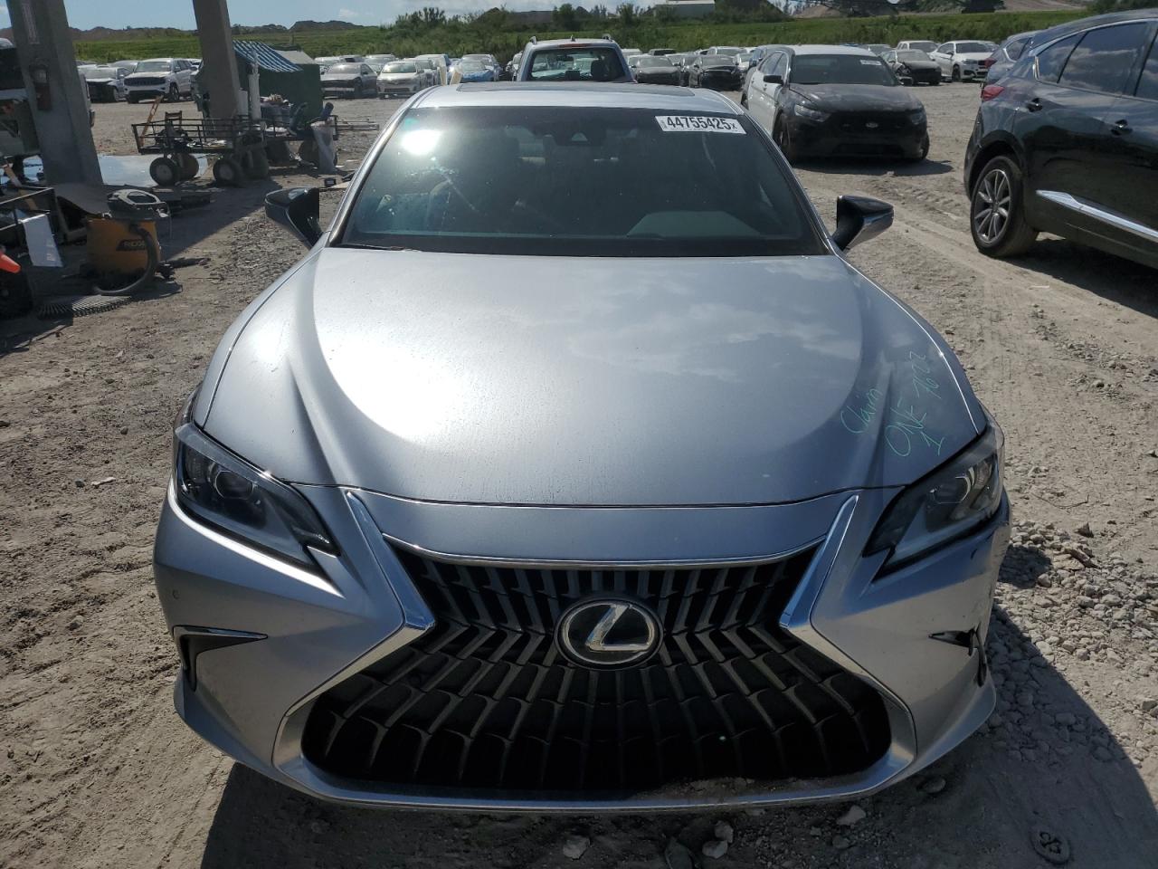 2022 Lexus ES - Image 5