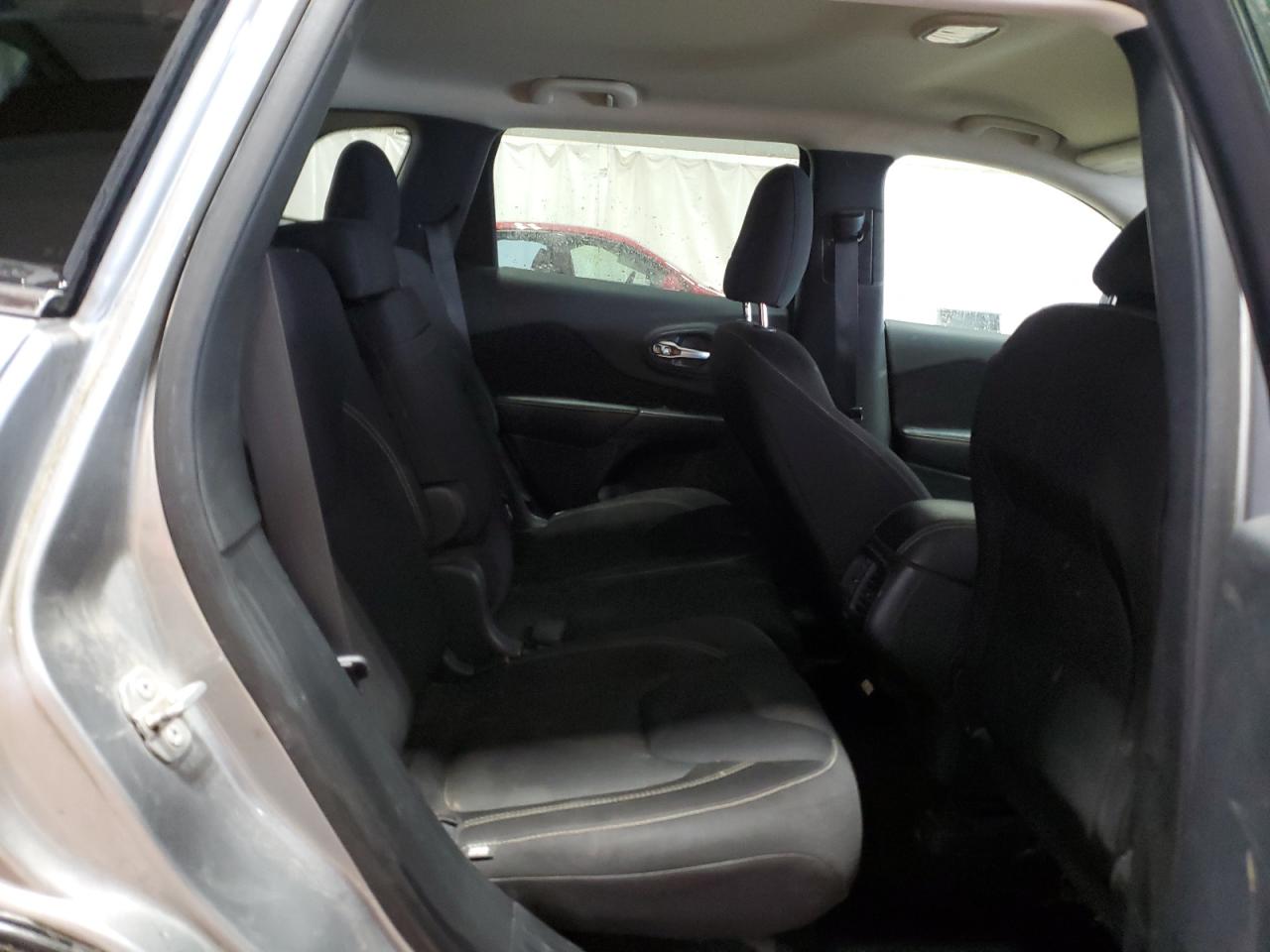 2015 Jeep Grand Cherokee - Image 11