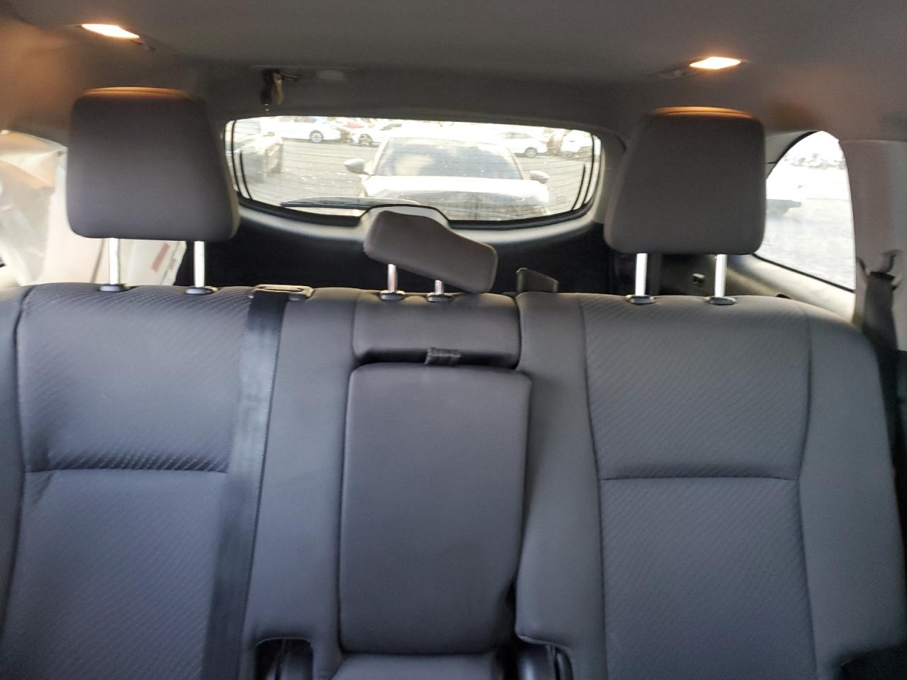 2016 Toyota Highlander - Image 10