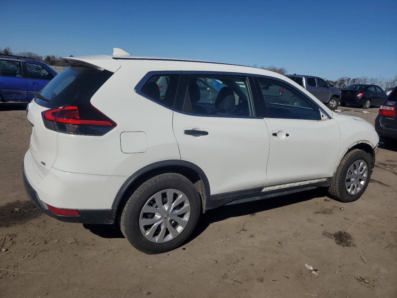 2018 Nissan Rogue - Image 3