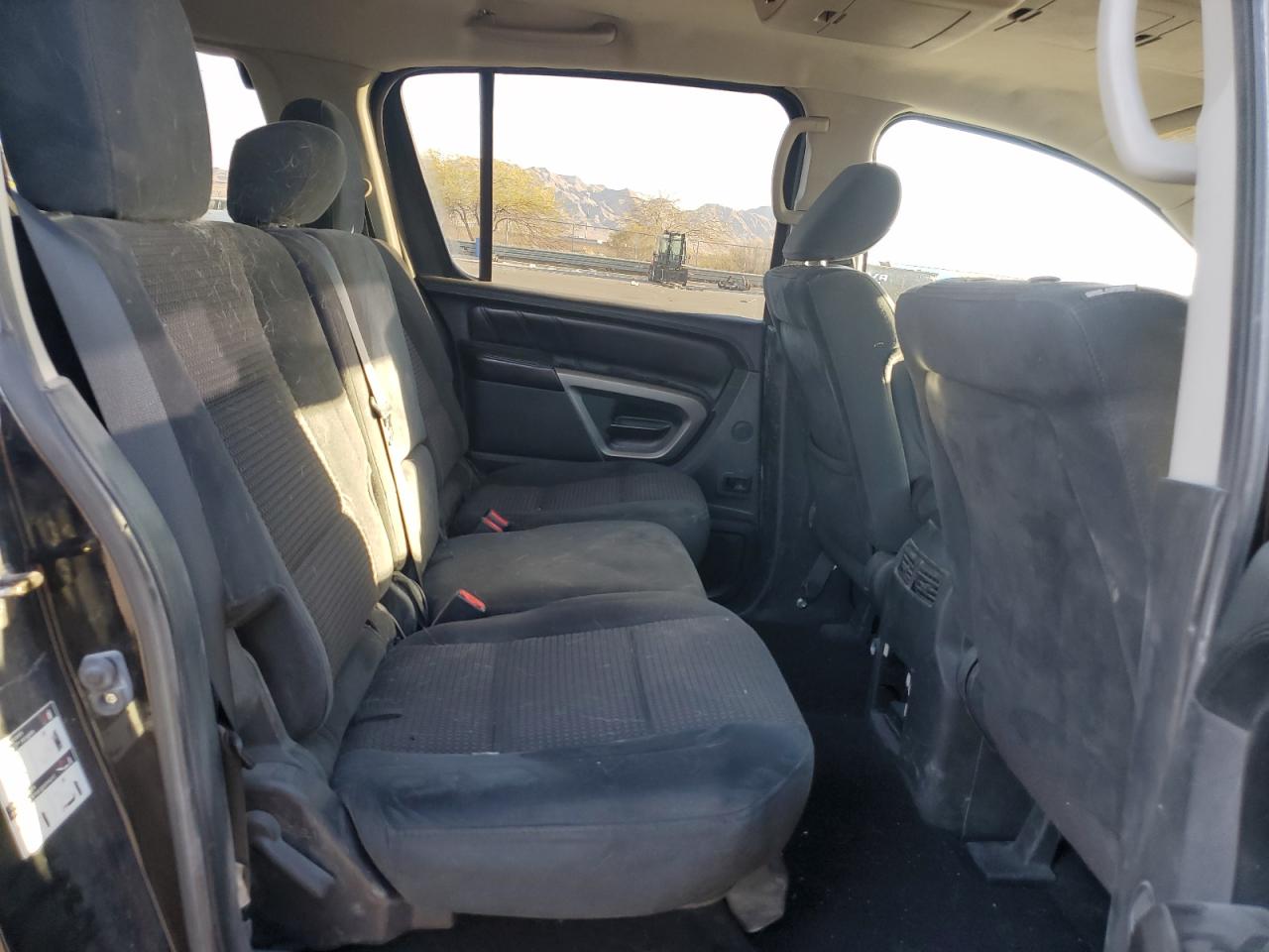 2015 Nissan Armada - Image 11