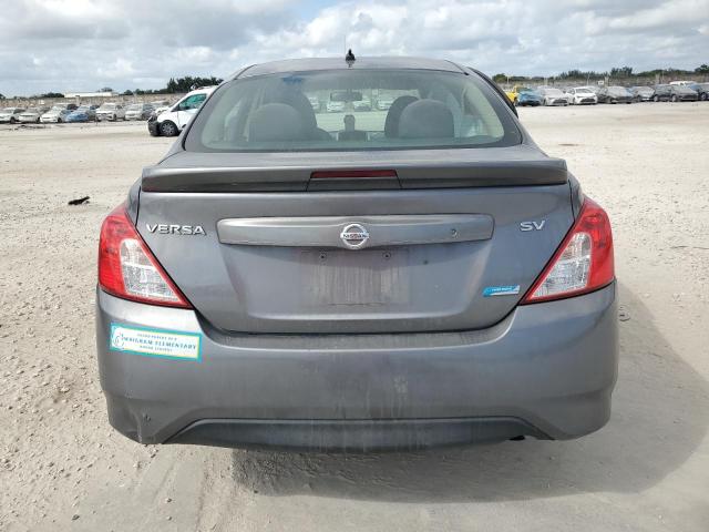  NISSAN VERSA 2016 Srebrny