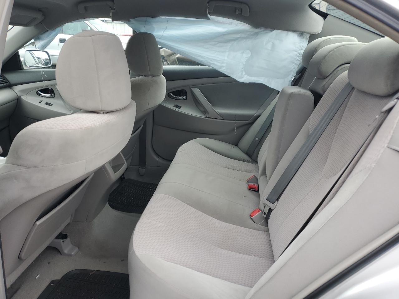 2011 Toyota Camry - Image 10