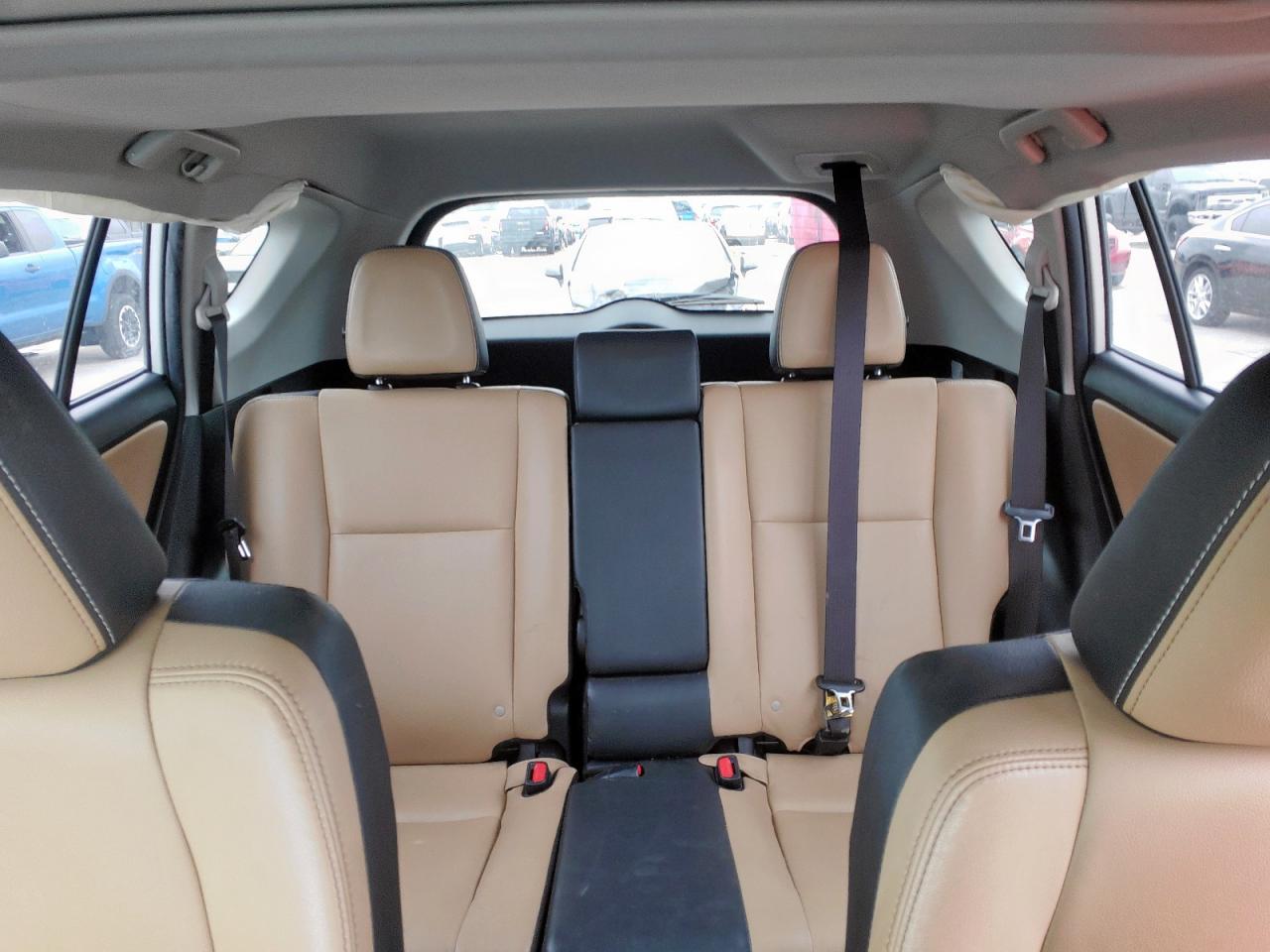 2018 Toyota RAV 4 - Image 10