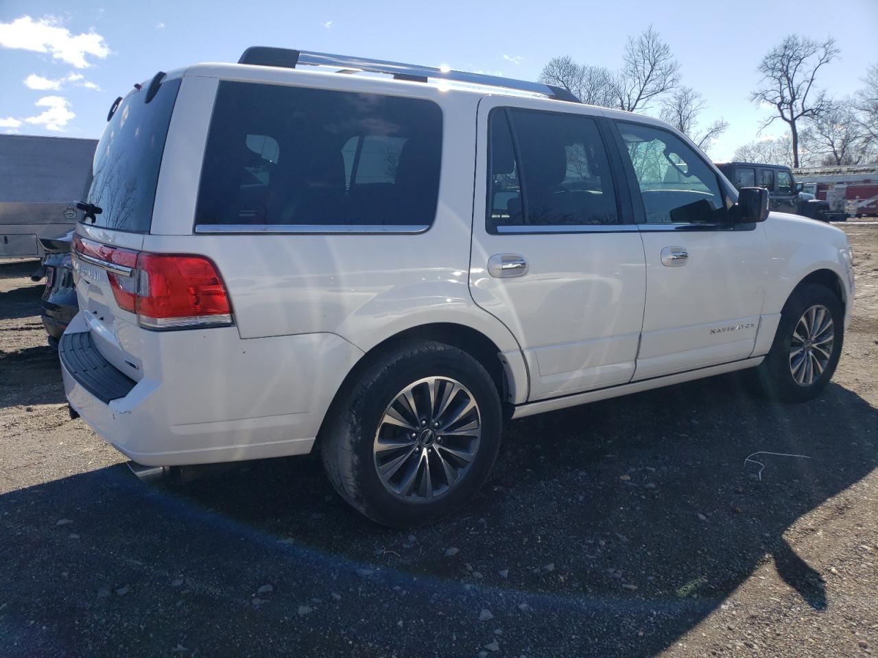 2015 Lincoln Navigator - Image 3